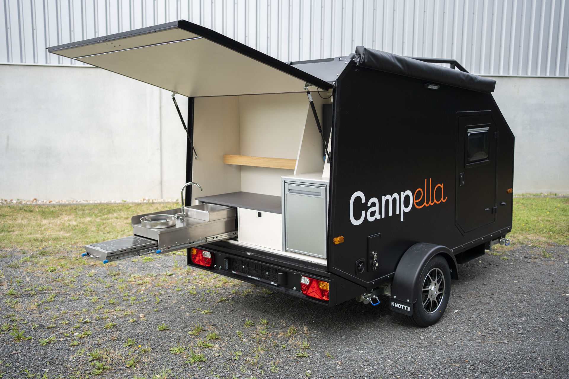 Campella-Black-02.jpg